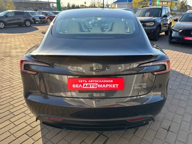 Tesla Model 3 2024 — миниатюра 2