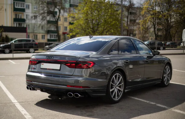 Audi S8 2022 — миниатюра 2