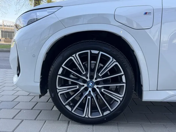BMW iX1 2023 — миниатюра 3