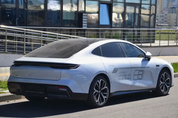 Geely Galaxy E8 2025 — миниатюра 2