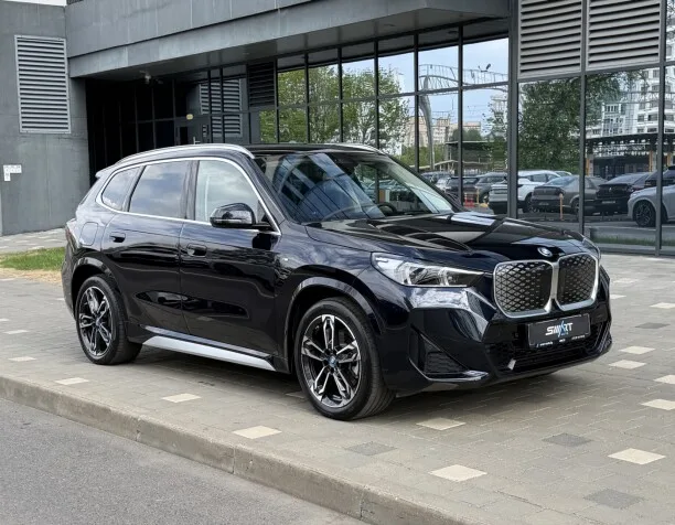 BMW iX1 2023 — фото 1, купить с доставкой в Москву