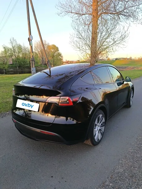 Tesla Model Y 2023 — миниатюра 4