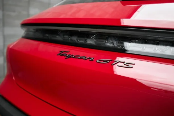 Porsche Taycan 2022 — миниатюра 3
