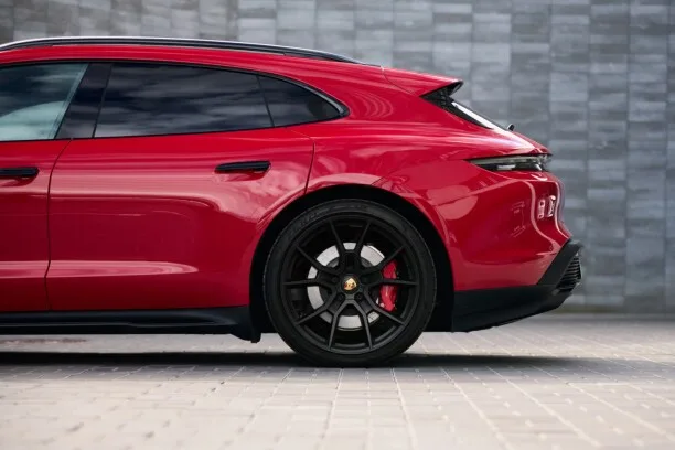 Porsche Taycan 2022 — миниатюра 5