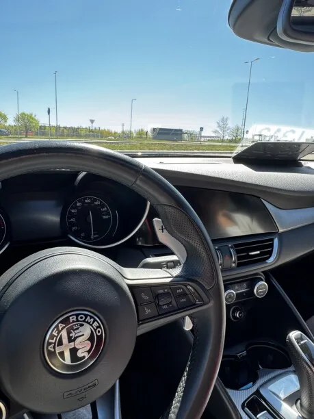 Alfa Romeo Giulia 2022 — миниатюра 3