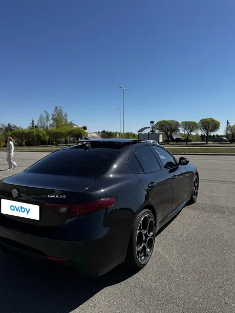 Alfa Romeo Giulia 2022 — миниатюра 4