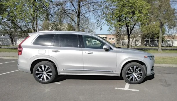 Volvo XC90 2023 — миниатюра 3