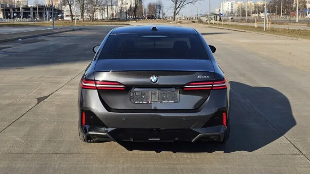 BMW 5 Series 2025 — миниатюра 2