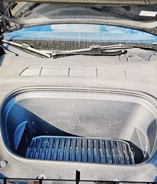 Tesla Model Y 2024 — миниатюра 2
