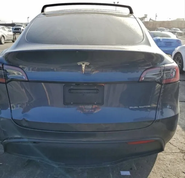 Tesla Model Y 2024 — миниатюра 4
