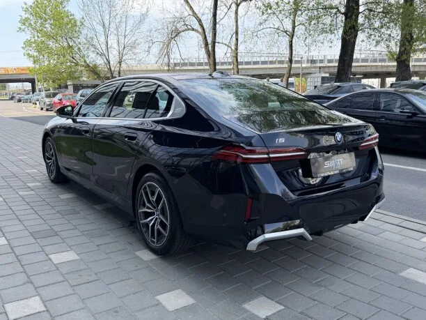 BMW i5 2025 — миниатюра 2