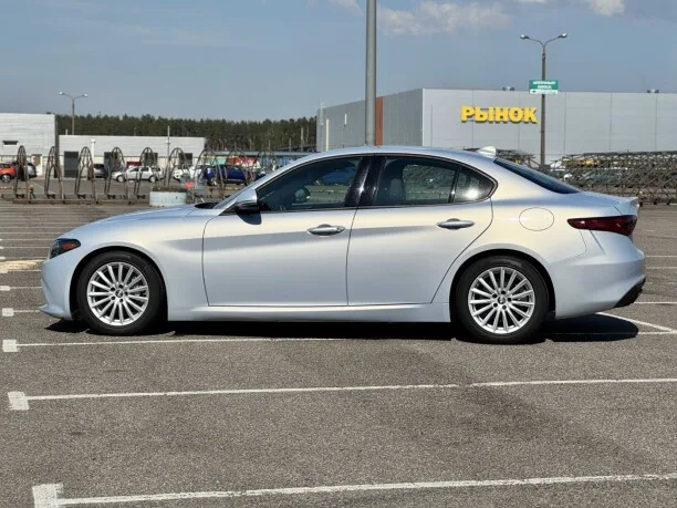 Alfa Romeo Giulia 2022 — миниатюра 3