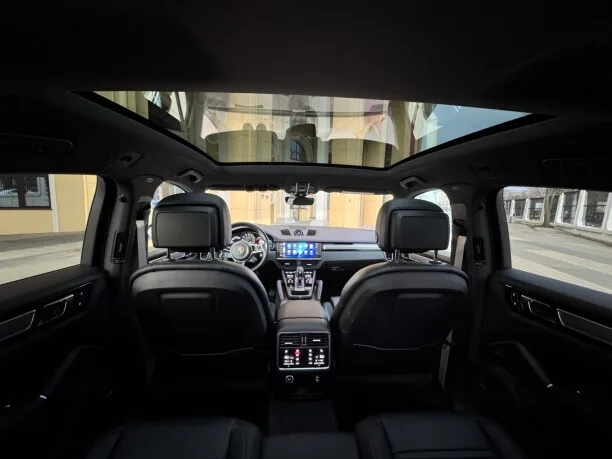 Porsche Cayenne 2022 — миниатюра 3