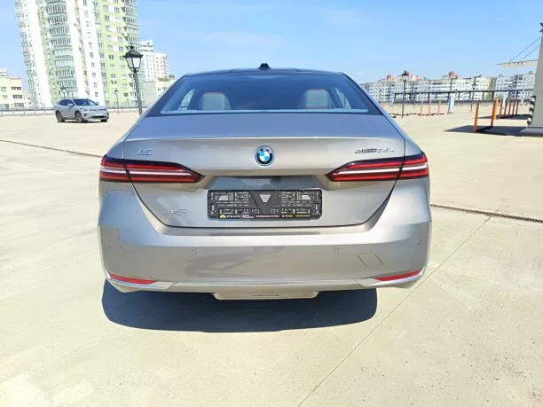 BMW i5 2024 — миниатюра 2
