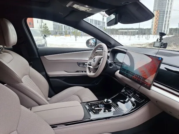 BYD Han 2025 — миниатюра 2