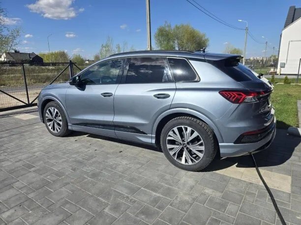 Audi Q4 e-tron 2022 — миниатюра 5
