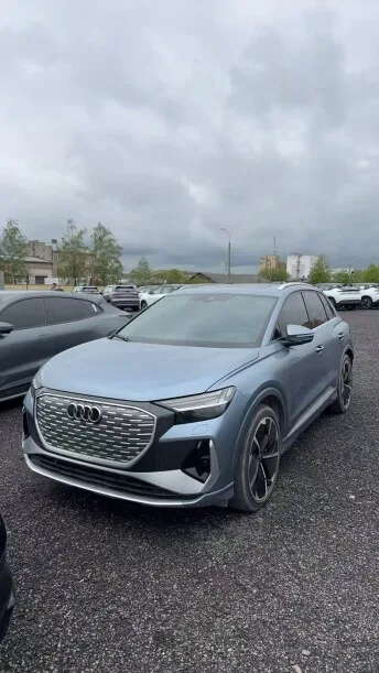 Audi Q4 e-tron 2023 — фото 1, купить с доставкой в Москву