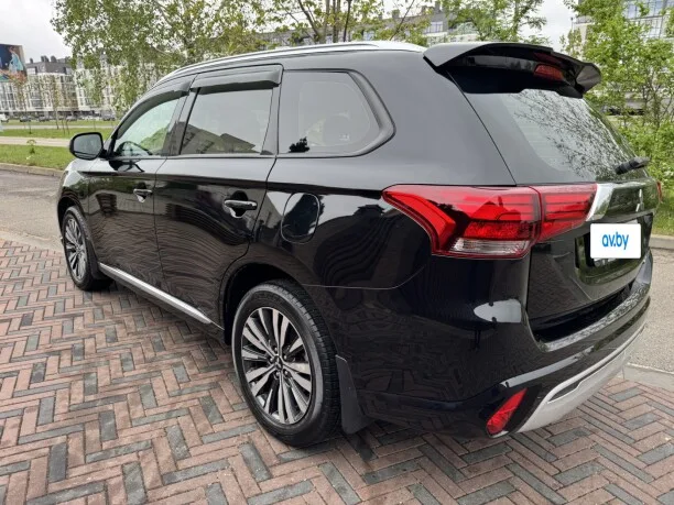 Mitsubishi Outlander 2022 — миниатюра 4