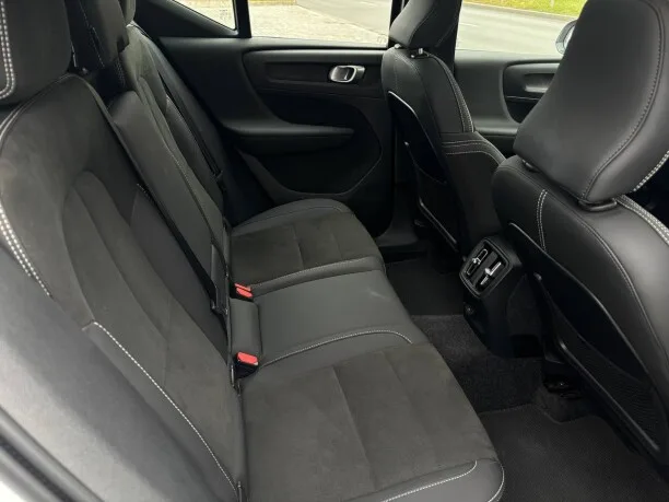 Volvo XC40 2022 — миниатюра 3