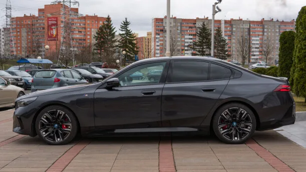 BMW i5 2024 — миниатюра 2