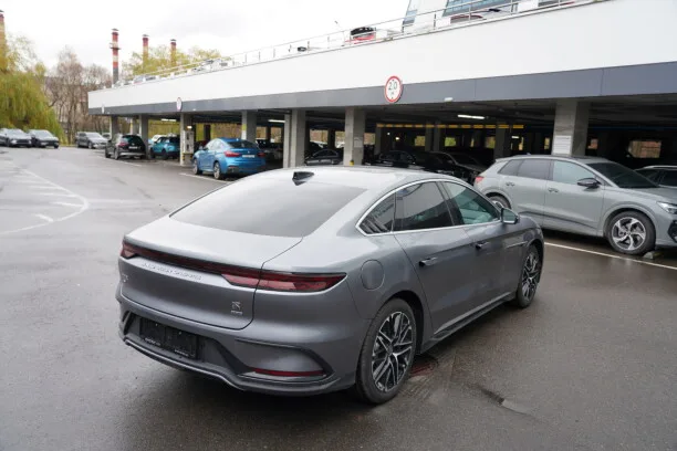 BYD Han 2025 — миниатюра 2