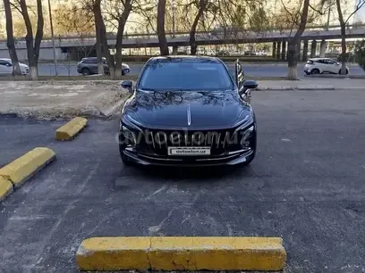 Hongqi H9 2024 — фото 1, купить с доставкой в Москву