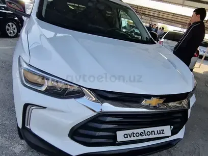 Chevrolet Tracker 2 2023 — фото 1, купить с доставкой в Москву