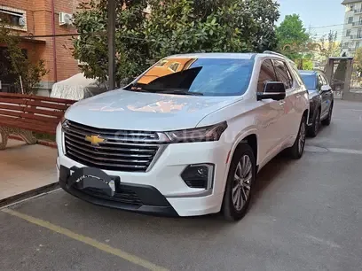 Chevrolet Traverse 2023 — фото 1, купить с доставкой в Москву