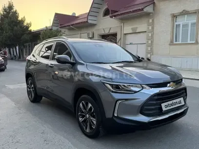Chevrolet Tracker 3 позиция 2023 — миниатюра 2
