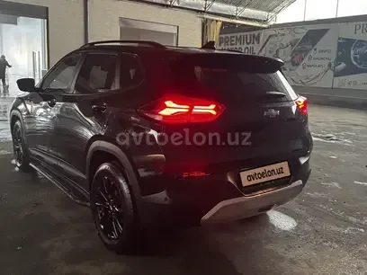 Chevrolet Tracker 3 позиция 2022 — фото 1, купить с доставкой в Москву