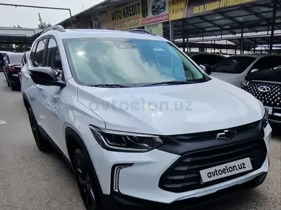 Chevrolet Tracker 2 2023 — фото 1, купить с доставкой в Москву