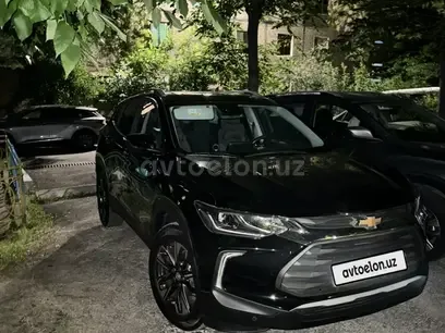 Chevrolet Tracker 2 2023 — фото 1, купить с доставкой в Москву