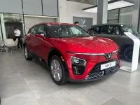 VinFast VF7 Eco - 2025 — фото 1, купить с доставкой в Москву