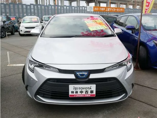 Toyota Corolla 1.8 G E-Four 4WD 2022 — миниатюра 2