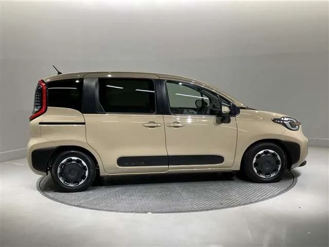 Toyota SIENTA 1.5 Z TSS()TVETC 2022 — миниатюра 3