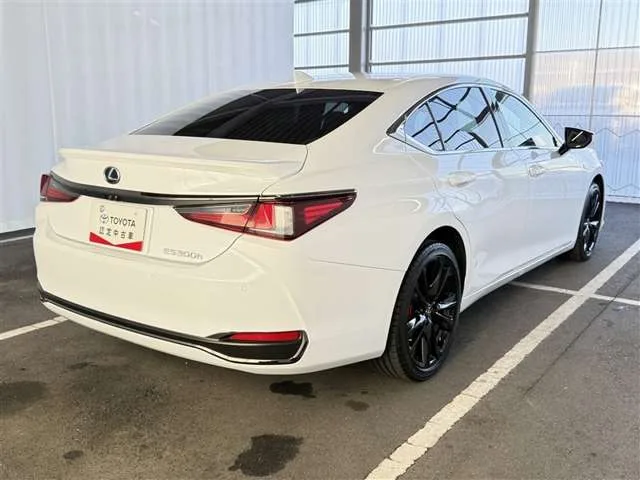Lexus ES 300h F 2023 — миниатюра 3