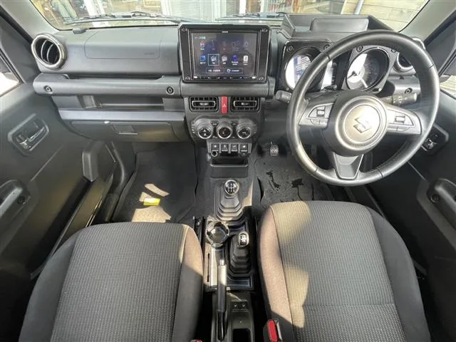 Suzuki Jimny 660 XC 4WD 4WD 5MT 2023 — фото 1, купить с доставкой в Москву