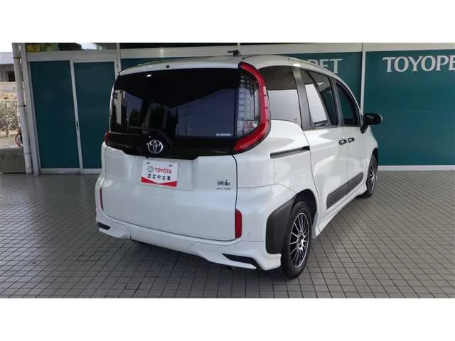 Toyota SIENTA 1.5 Z E-Four 4WD 2023 — миниатюра 4