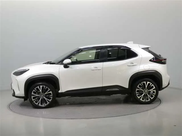 Toyota YARIS CROSS 1.5 Z 2022 — фото 1, купить с доставкой в Москву