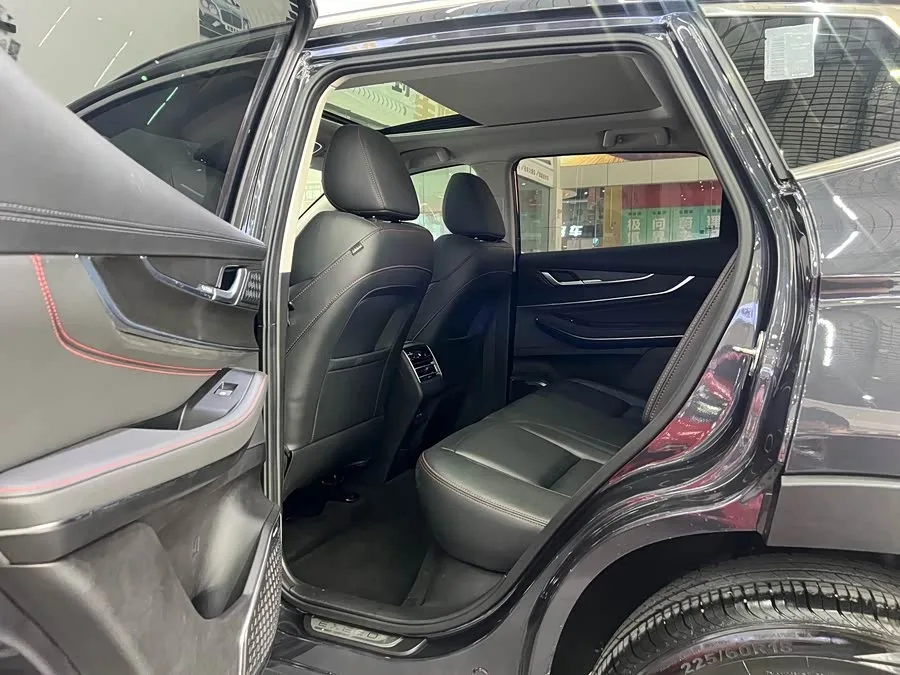 Exeed LX Xingtu Zhuifeng 2022 Riding the Wind and Waves Edition 1.5T CVT Good Things Peanut Edition 2024 — миниатюра 4