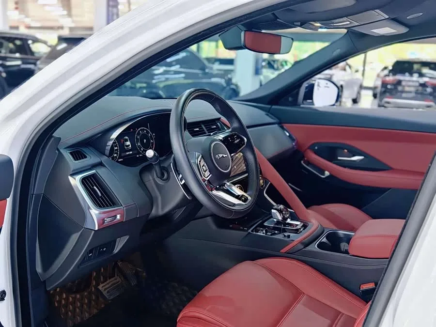 Jaguar E-Pace 2024 aggressive sports version R-DYNAMIC S 2024 — миниатюра 4