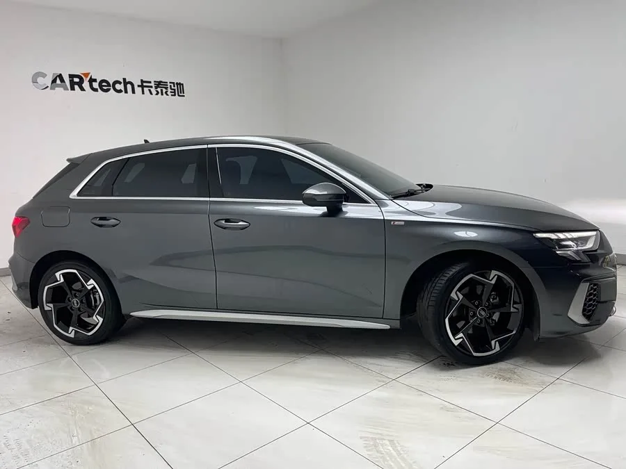Audi A3 2024 Sportback 35 TFSI luxury sports model 2024 — миниатюра 2