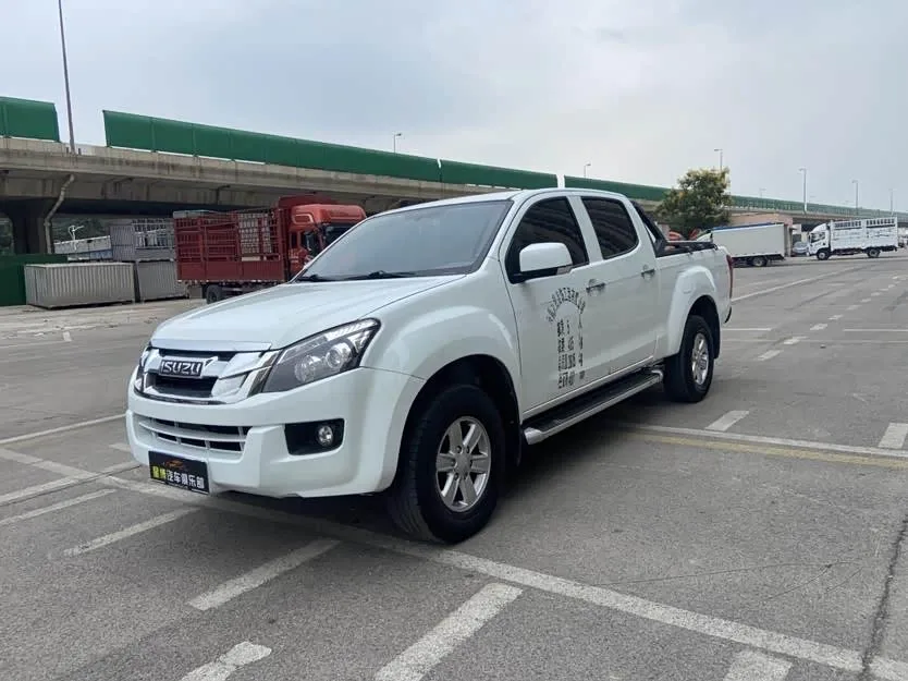 Isuzu Lingtuo Ringtop 2020 2.5T two-wheel drive automatic flagship version National VI extended version JE4D25Q6A 2022 — фото 1, купить с доставкой в Москву