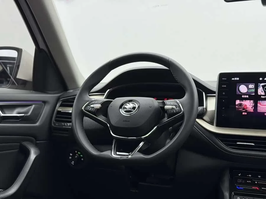Skoda Kodiaq Kodiak 2022 TSI330 7-seat two-wheel drive luxury version 2022 — миниатюра 4