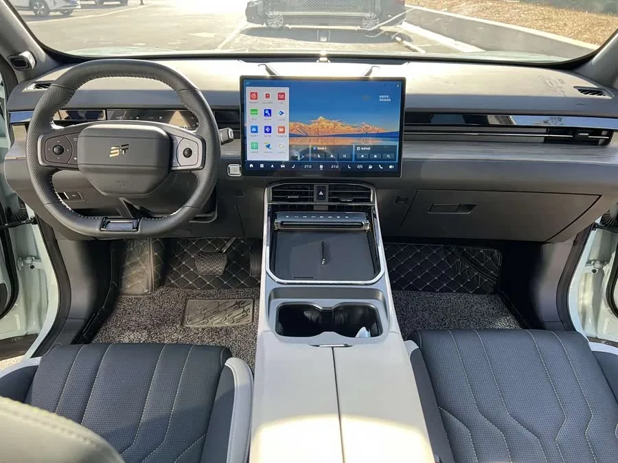 Jetour L6 JETOUR SHANHAI L6 2024 1.5TD DHT ULTRA 2025 — миниатюра 2