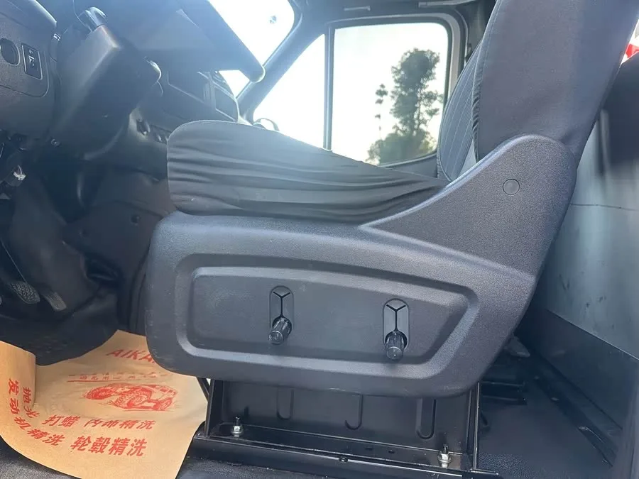 Jiangling special Teshun 2021 2.8T Space King Taurus Short Axis Medium High Top 6 Seater Diesel National VI JX493 2022 — миниатюра 4