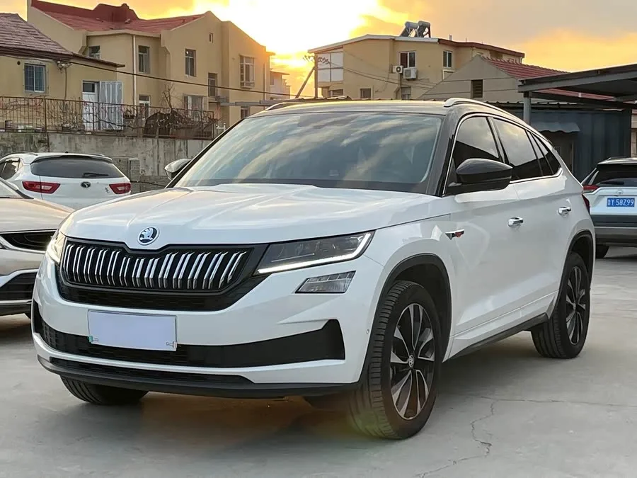 Skoda Kodiaq GT Kodiaq GT 2022 TSI330 2WD Luxury Edition 2023 — фото 1, купить с доставкой в Москву