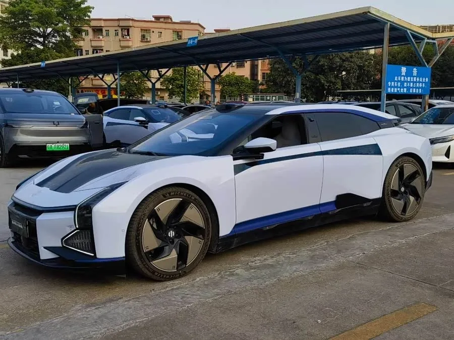 HiPhi Z HiPhi Z 2023 four-seater version 2023 — фото 1, купить с доставкой в Москву