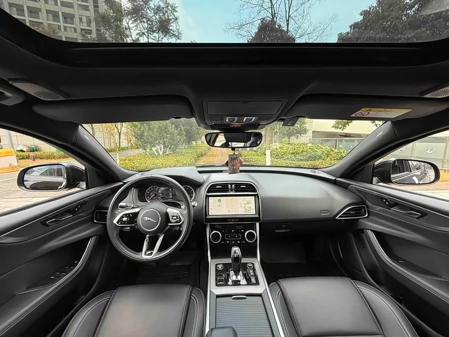 Jaguar XEL 2022 2.0T 200PS R-DYNAMIC Youth Sports Edition 2022 — миниатюра 2