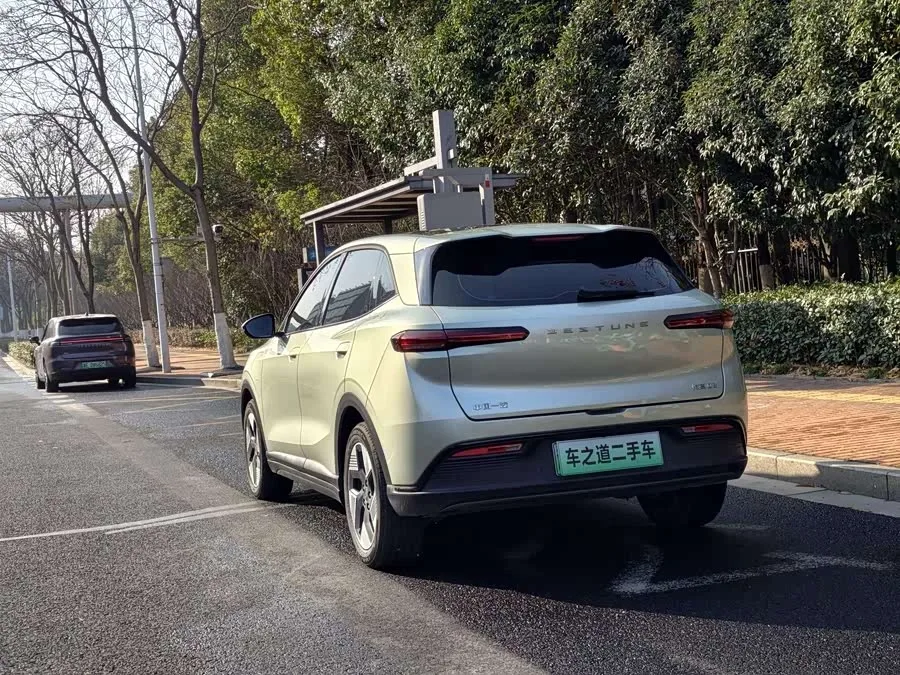 Pentium Yueyi 03 Yueyi 03 2025 565km Premium Edition 2025 — миниатюра 2